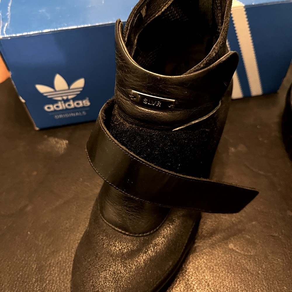 Adidas slvr leather booties with zipper - Picture 5 of 6